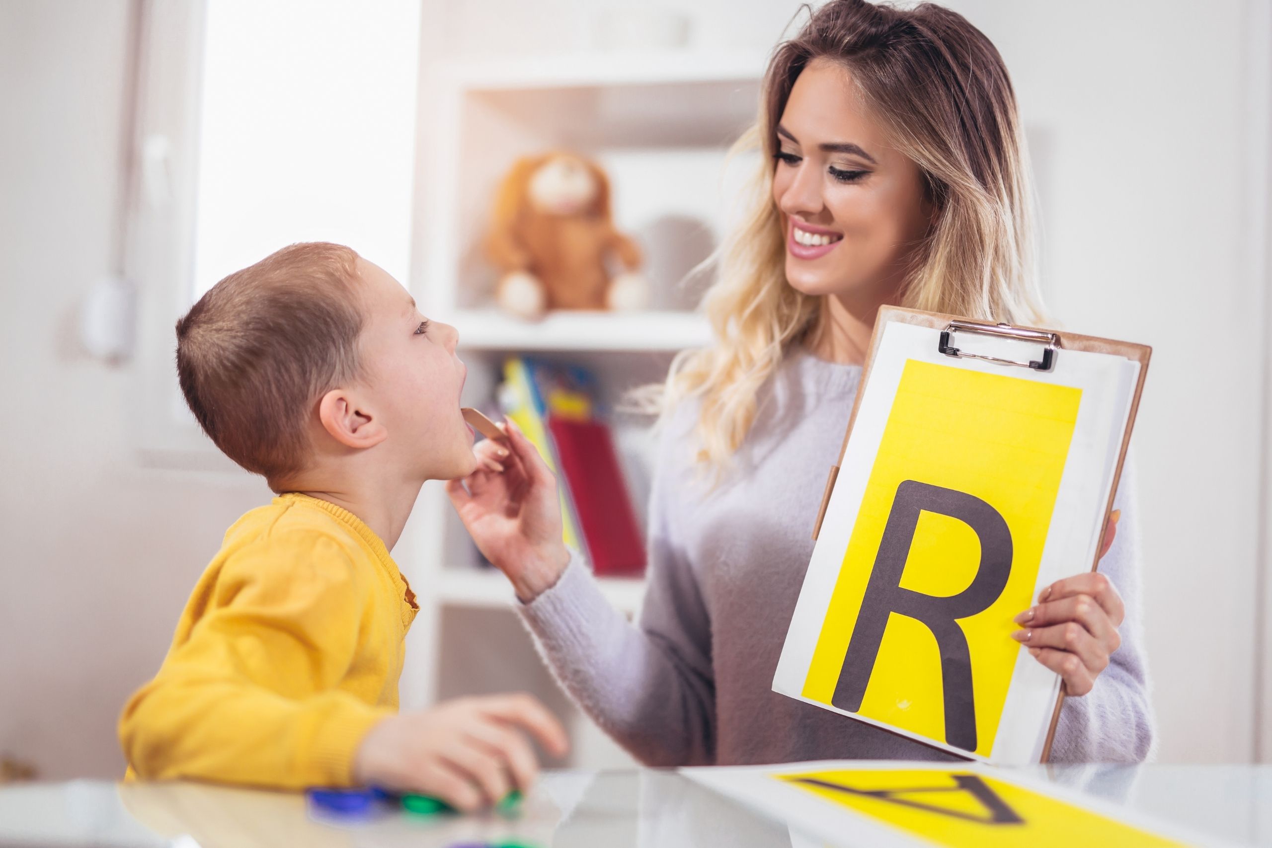 گفتاردرمانی در خانه مؤثرتر است یا کلینیک؟